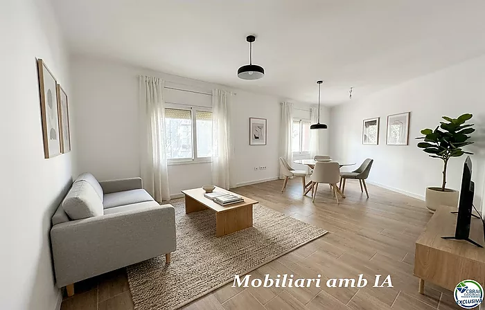 Renovated apartment with elevator, 500 m from the beach and next to the Renfe station