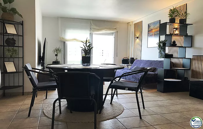 Appartement de 3 chambres avec piscine et parking privé à Santa Margarita Roses