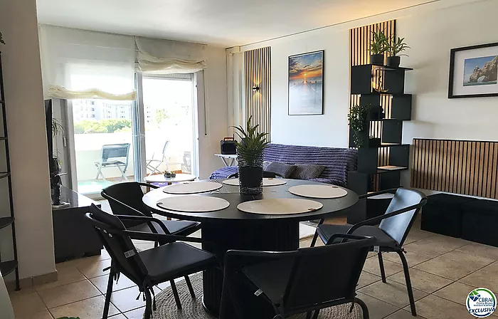 Appartement de 3 chambres avec piscine et parking privé à Santa Margarita Roses