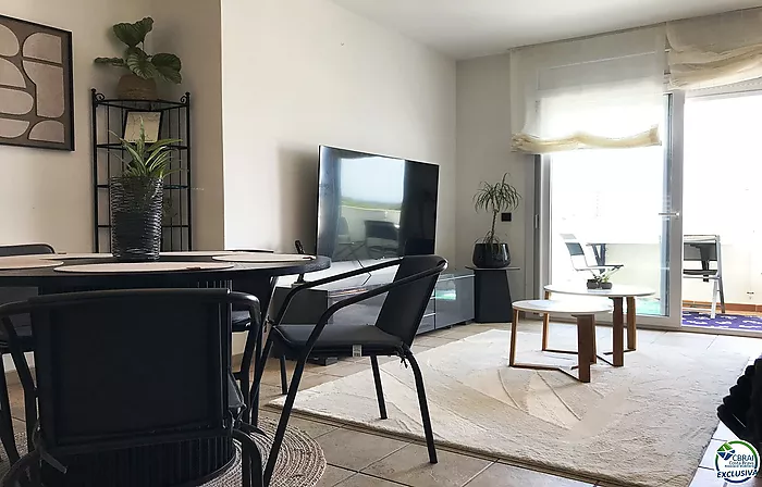 Appartement de 3 chambres avec piscine et parking privé à Santa Margarita Roses