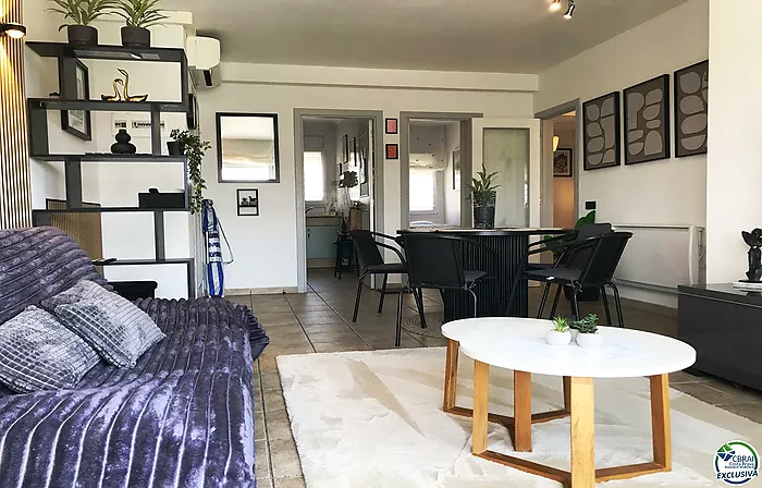 Appartement de 3 chambres avec piscine et parking privé à Santa Margarita Roses