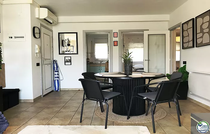 Appartement de 3 chambres avec piscine et parking privé à Santa Margarita Roses