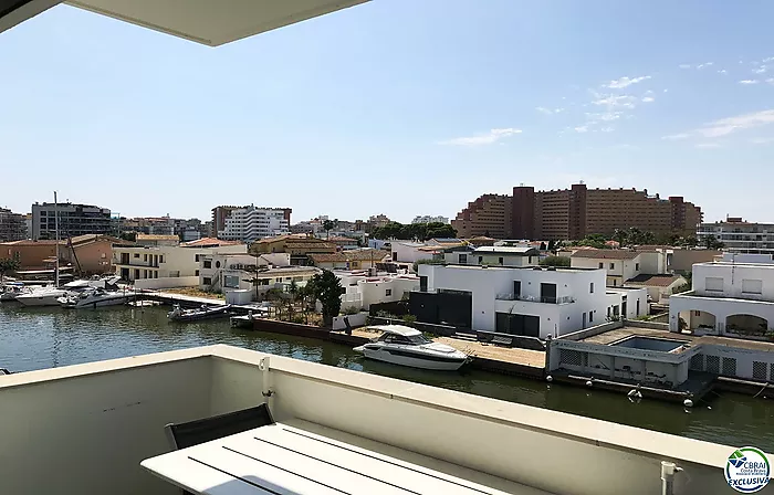 Appartement de 3 chambres avec piscine et parking privé à Santa Margarita Roses