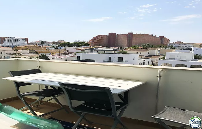 Appartement de 3 chambres avec piscine et parking privé à Santa Margarita Roses