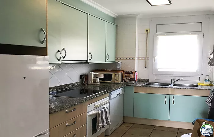 Appartement de 3 chambres avec piscine et parking privé à Santa Margarita Roses