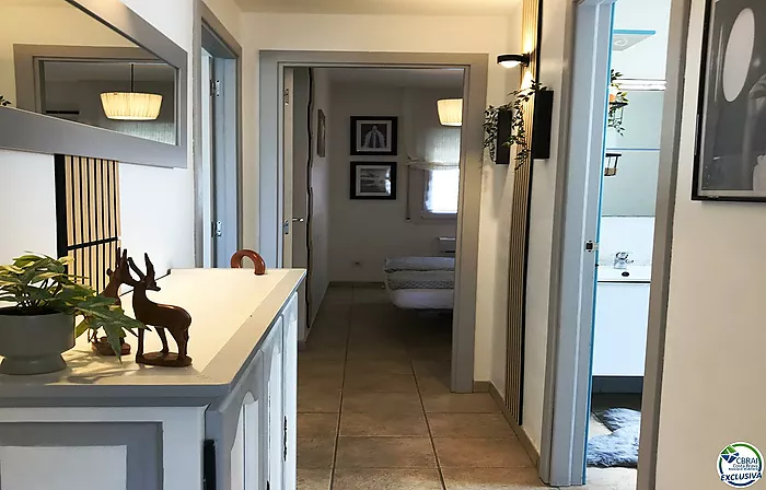 Appartement de 3 chambres avec piscine et parking privé à Santa Margarita Roses