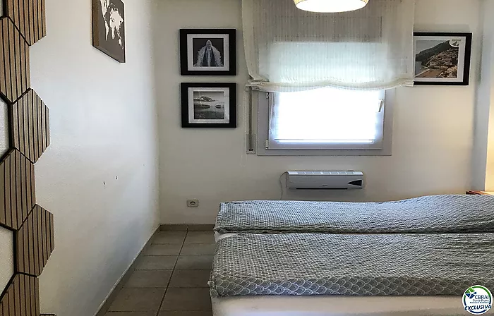 Appartement de 3 chambres avec piscine et parking privé à Santa Margarita Roses