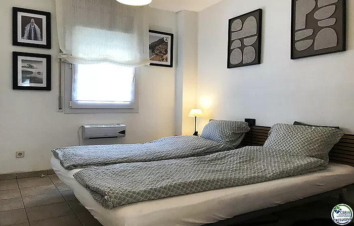 Appartement de 3 chambres avec piscine et parking privé à Santa Margarita Roses