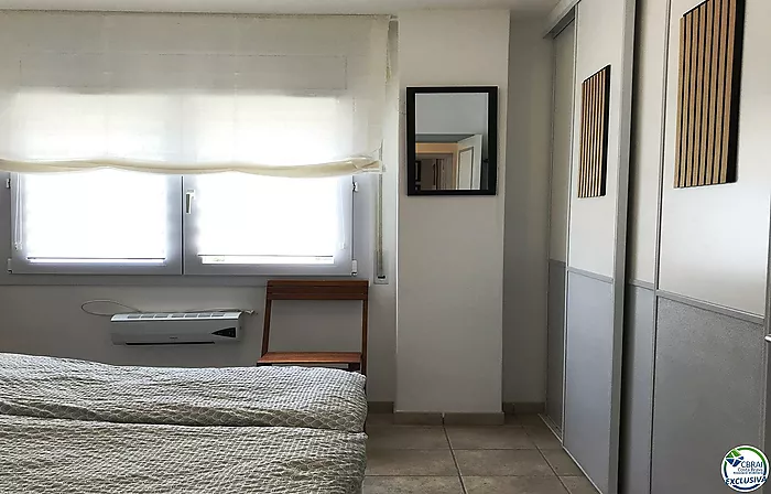 Appartement de 3 chambres avec piscine et parking privé à Santa Margarita Roses