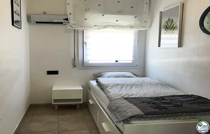 Appartement de 3 chambres avec piscine et parking privé à Santa Margarita Roses
