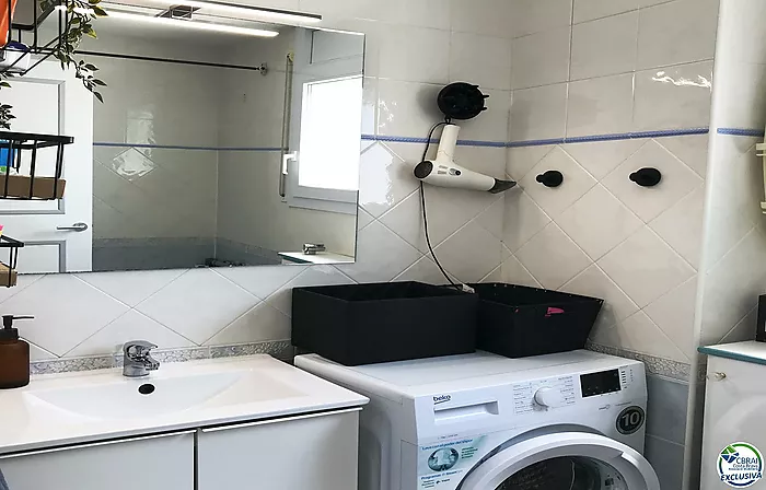Appartement de 3 chambres avec piscine et parking privé à Santa Margarita Roses