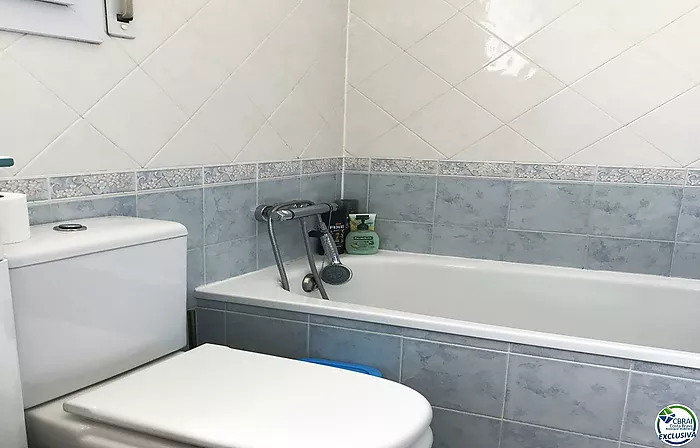 Appartement de 3 chambres avec piscine et parking privé à Santa Margarita Roses