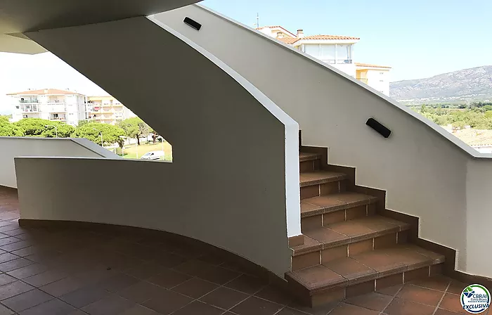 Appartement de 3 chambres avec piscine et parking privé à Santa Margarita Roses