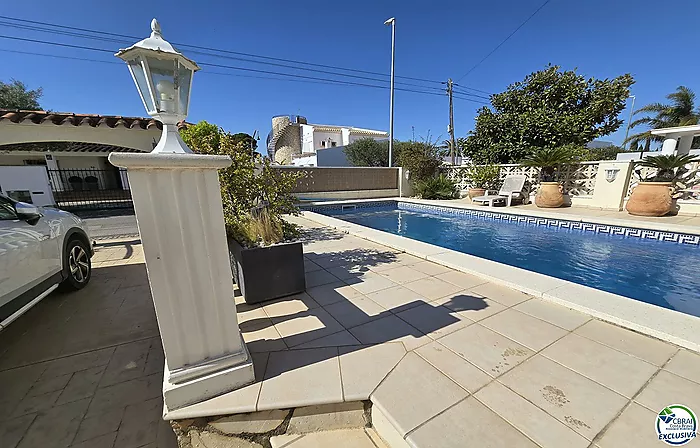 Maison avec piscine et licence touristique - secteur Peni