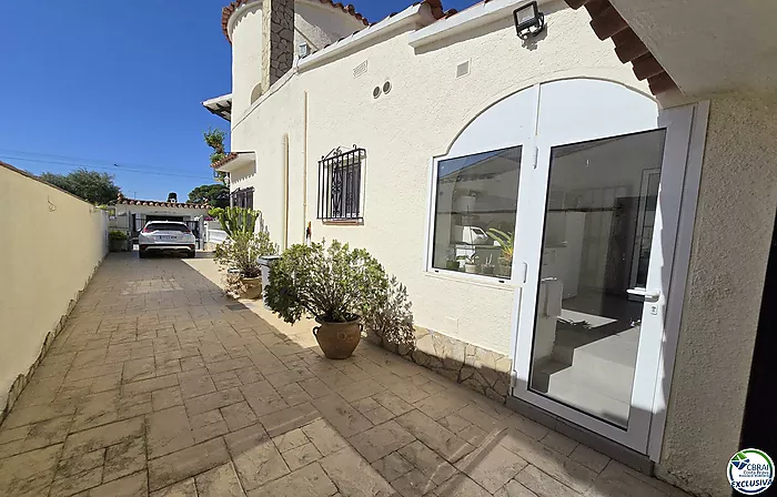 Maison avec piscine et licence touristique - secteur Peni