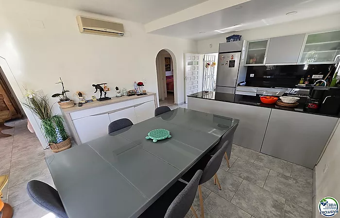 Maison avec piscine et licence touristique - secteur Peni