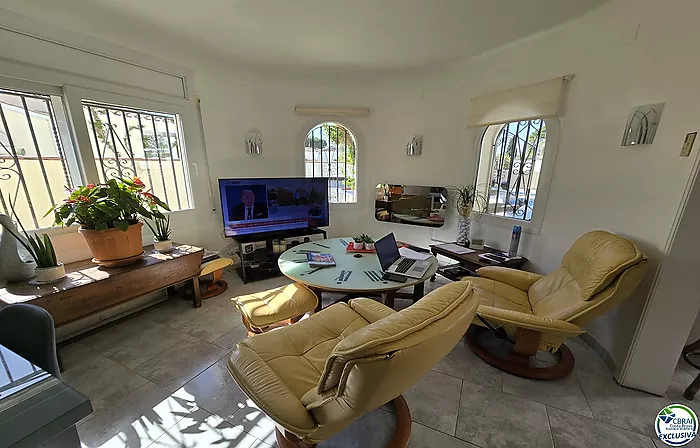 Maison avec piscine et licence touristique - secteur Peni