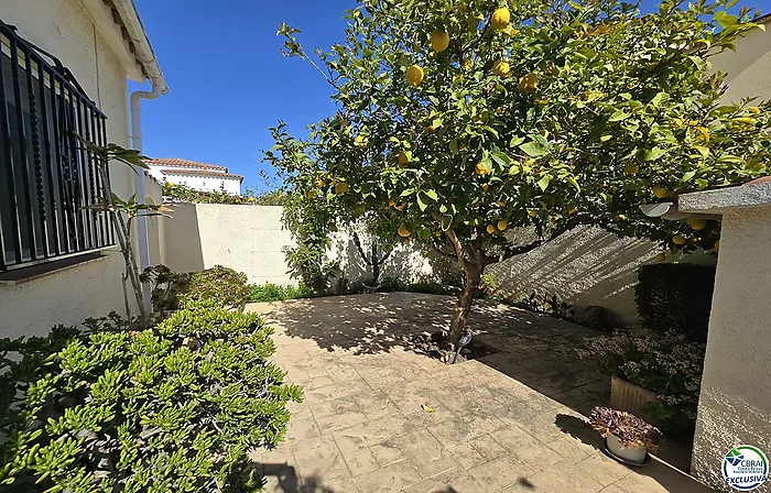 Maison avec piscine et licence touristique - secteur Peni