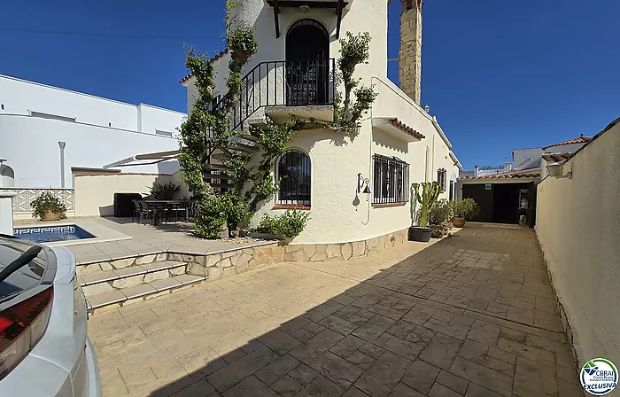 Maison avec piscine et licence touristique - secteur Peni