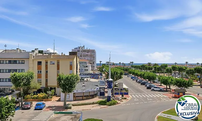 POBLAT TÍPIC Acogedor apartamento en pleno centro de Empuriabrava y a 400m de la playa