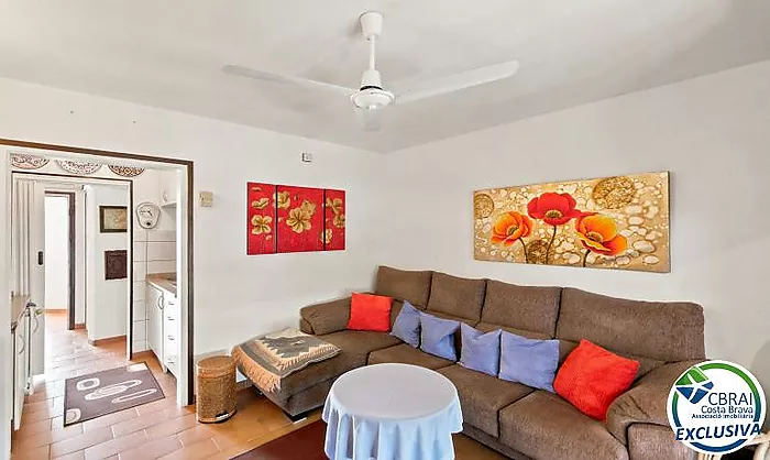 POBLAT TÍPIC Acogedor apartamento en pleno centro de Empuriabrava y a 400m de la playa