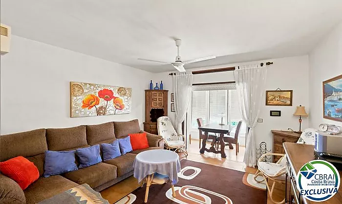 POBLAT TÍPIC Acogedor apartamento en pleno centro de Empuriabrava y a 400m de la playa
