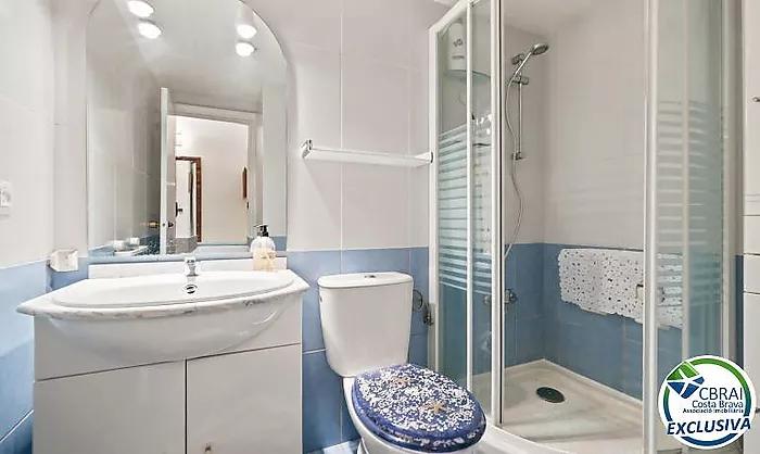 POBLAT TÍPIC Acogedor apartamento en pleno centro de Empuriabrava y a 400m de la playa