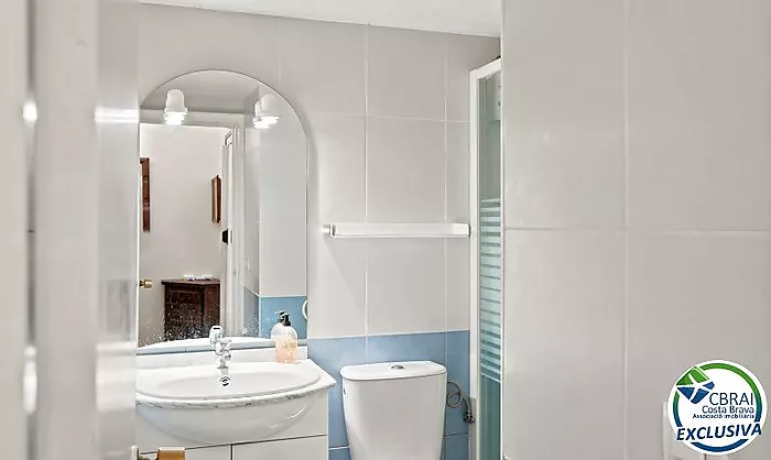 POBLAT TÍPIC Acogedor apartamento en pleno centro de Empuriabrava y a 400m de la playa
