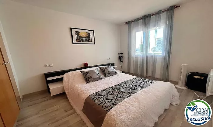 PORT CANIGÓ II Elegante apartamento de 1 dormitorio con terraza y vistas al canal