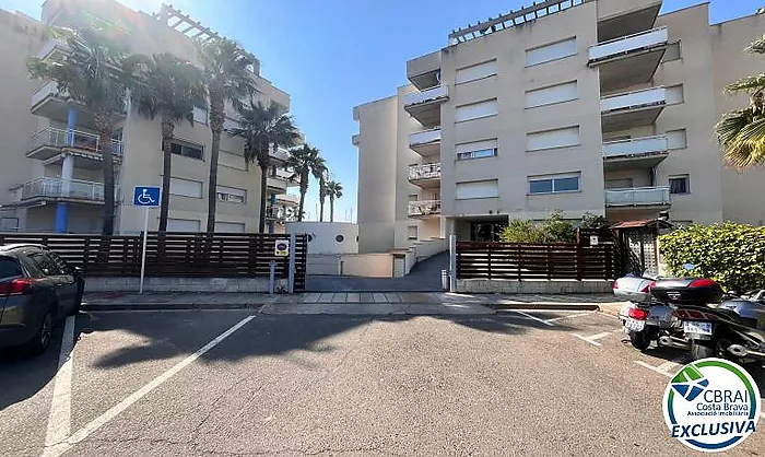 PORT CANIGÓ II Elegante apartamento de 1 dormitorio con terraza y vistas al canal