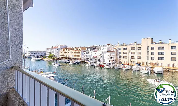 PORT MOXÓ Encantador apartamento de 2 dormitorios con vistas al canal, solárium y parking privado exterior