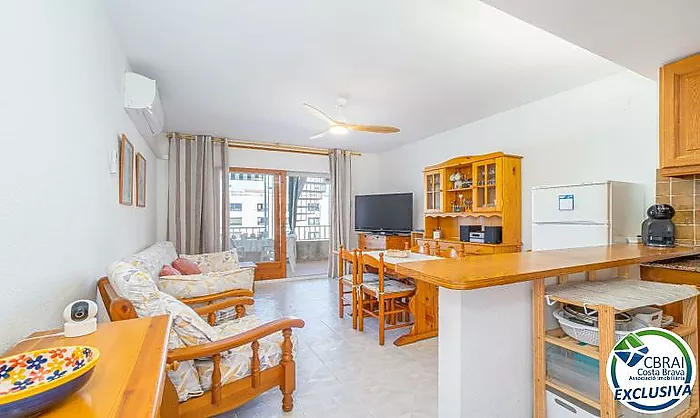PORT MOXÓ Encantador apartamento de 2 dormitorios con vistas al canal, solárium y parking privado exterior