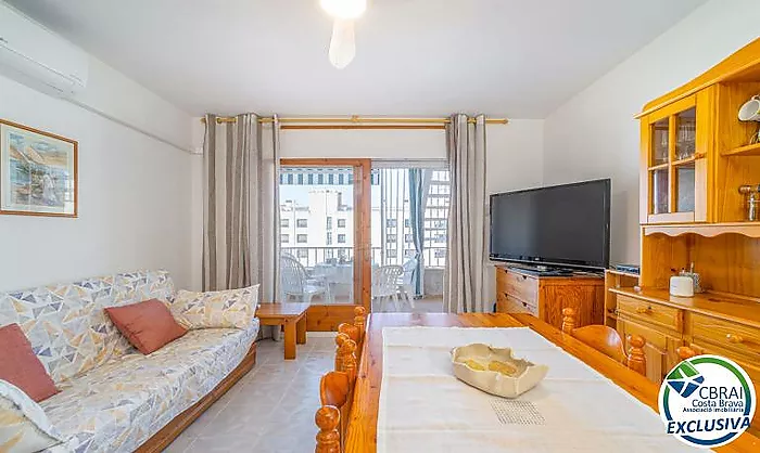 PORT MOXÓ Encantador apartamento de 2 dormitorios con vistas al canal, solárium y parking privado exterior
