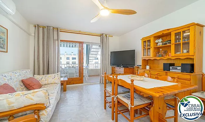 PORT MOXÓ Encantador apartamento de 2 dormitorios con vistas al canal, solárium y parking privado exterior