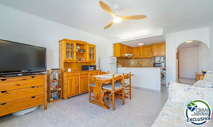 PORT MOXÓ Encantador apartamento de 2 dormitorios con vistas al canal, solárium y parking privado exterior