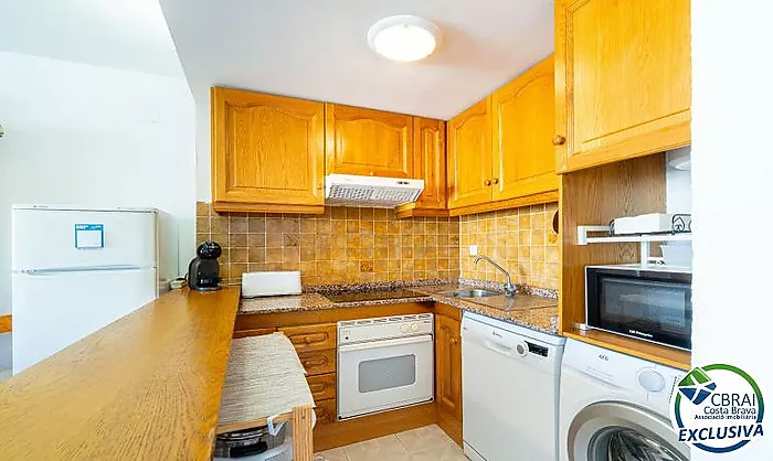 PORT MOXÓ Encantador apartamento de 2 dormitorios con vistas al canal, solárium y parking privado exterior