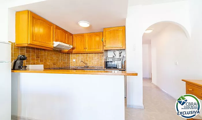 PORT MOXÓ Encantador apartamento de 2 dormitorios con vistas al canal, solárium y parking privado exterior