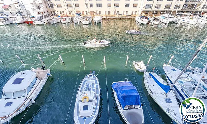 PORT MOXÓ Encantador apartamento de 2 dormitorios con vistas al canal, solárium y parking privado exterior