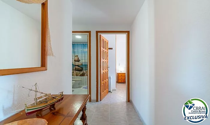 PORT MOXÓ Encantador apartamento de 2 dormitorios con vistas al canal, solárium y parking privado exterior
