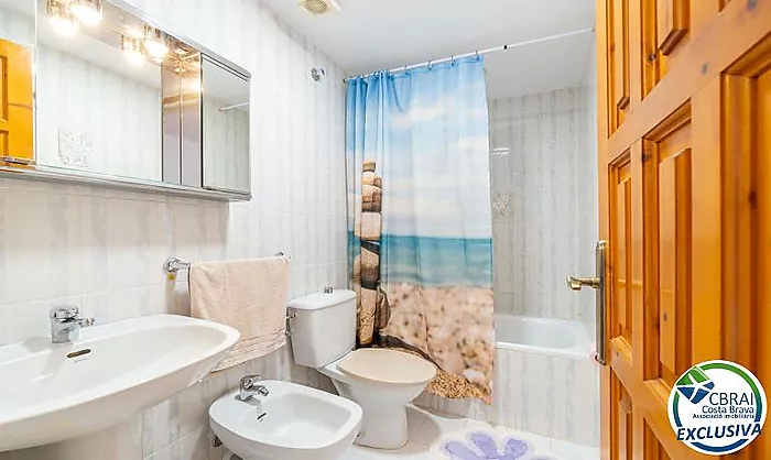 PORT MOXÓ Encantador apartamento de 2 dormitorios con vistas al canal, solárium y parking privado exterior