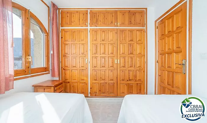 PORT MOXÓ Encantador apartamento de 2 dormitorios con vistas al canal, solárium y parking privado exterior