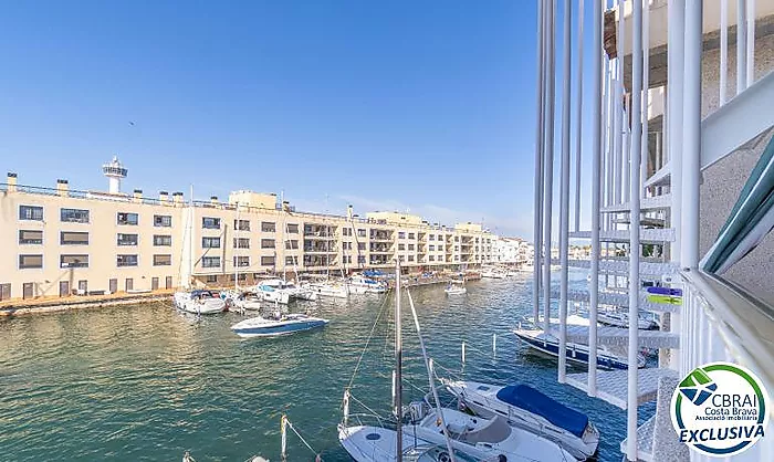 PORT MOXÓ Encantador apartamento de 2 dormitorios con vistas al canal, solárium y parking privado exterior