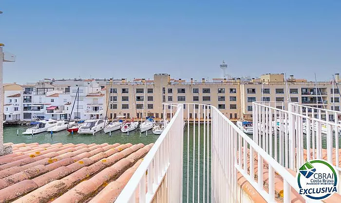 PORT MOXÓ Encantador apartamento de 2 dormitorios con vistas al canal, solárium y parking privado exterior
