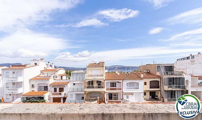 PORT MOXÓ Encantador apartamento de 2 dormitorios con vistas al canal, solárium y parking privado exterior
