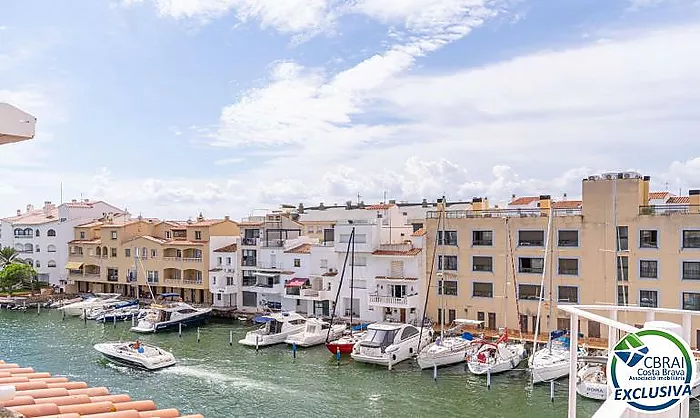 PORT MOXÓ Encantador apartamento de 2 dormitorios con vistas al canal, solárium y parking privado exterior