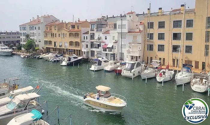 PORT MOXÓ Encantador apartamento de 2 dormitorios con vistas al canal, solárium y parking privado exterior
