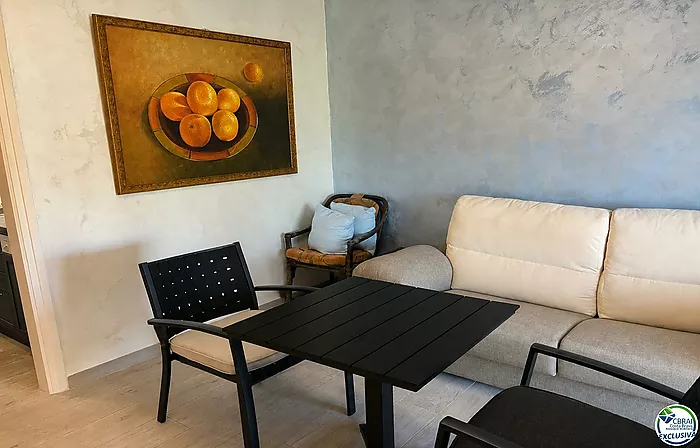 Bright Apartment in the Heart of Empuriabrava