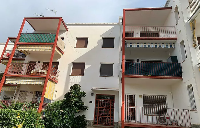PRECIOSO APARTAMENTO EN MAS OLIVA DE ROSAS