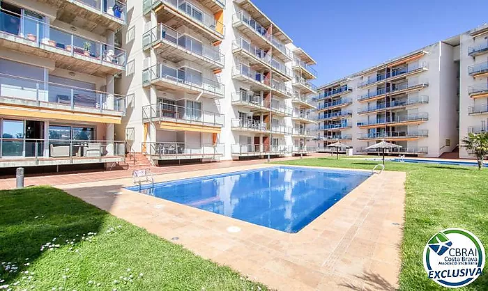 Apartament modern en planta baixa amb terrassa i piscina a Santa Margarida