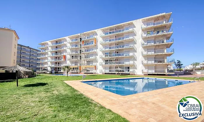 Apartament modern en planta baixa amb terrassa i piscina a Santa Margarida